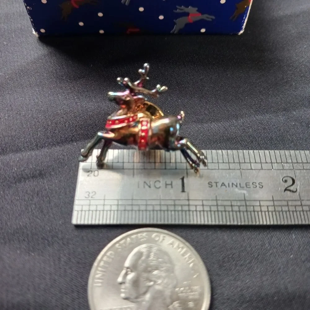 AVON Festive Reindeer Pin Signed Broach Gold Tone Red